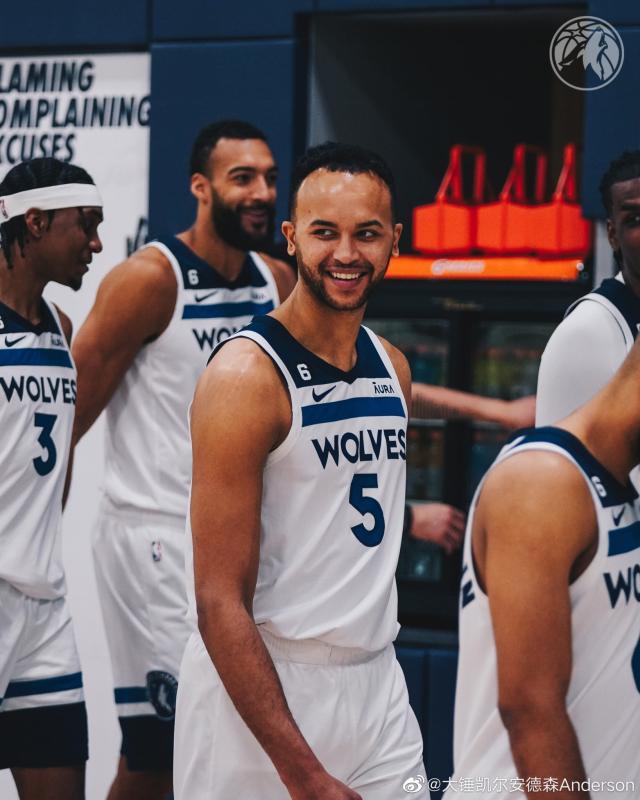 1681464085766055464.jpg 007dQ2Bsgy1hcz1mc4sbbj319h1kw480.jpg